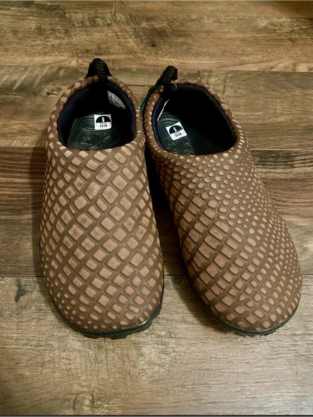 NWT Nike Kids Slip-On Casual Shoes in Brown size 5